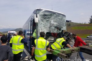 Bursa'da yolcu otobüsü tıra çarptı! Çok sayıda yaralı var	