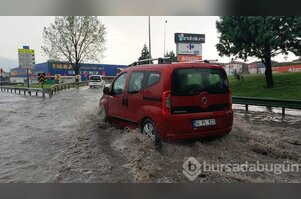 Bursa'da aniden bastıran sağanak yağış zor anlar yaşattı	