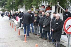 Bursa'da kaza kurşunuyla ölen polis gözyaşlarıyla uğurlandı	