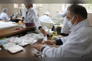 Manisa'da koronavirüse karşı, yıkanıp tekrar kullanılabilen maske üretiliyor