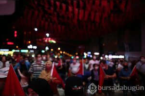 Bursa'da vatandaşlar demokrasi için meydanlara akın etti
