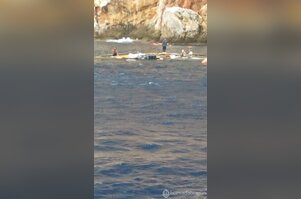 Antalya'da turist teknesi alabora oldu