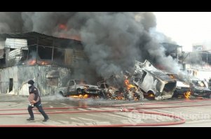 Bursa'da oto yedek parça dükkanında yangın