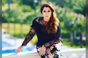 Seher Dilovan, sahnede dekolteli kıyafetleri abartan meslektaşlarını eleştirdi