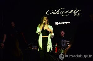 Berna Duvarcı'nın şarkılarıyla  doyasıya eğlendiler