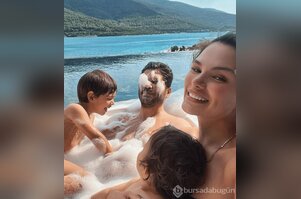 Almeda Abazi ve ailesi köpük banyosunda!