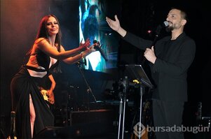 Simge Sağın ve Mehmet Erdem Bursa'yı salladı

