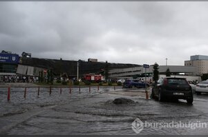Sağanak yağış Bursa'yı etkisi altına aldı
