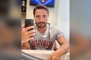 Ahmet Kural'dan aşk pozu