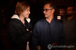 Selma Ergeç ile Tuğrul Tülek pijamalarla kamera karşısında