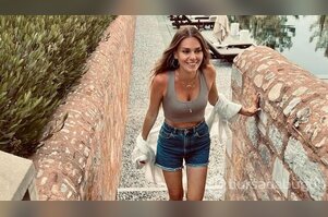 Aslı Enver fotoğraflarda karnını sakladı!