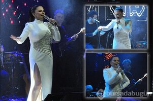 Merve Özbey, Bursa'da hayranlarını coşturdu