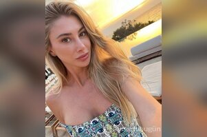 Şeyma Subaşı, jakuzide poz verdi