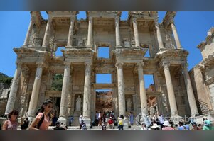 Türkiye'yi ziyaret eden yabancı sayısı Ocak'ta yarı yarıya arttı