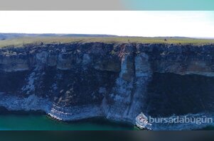 Deprem sonucunda Fırat Nehri kıyısında yarıklar oluştu