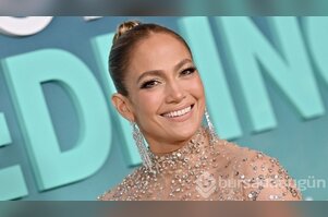 Cesur pozlar veren 53 yaşındaki Jennifer Lopez fit görüntüsünü neye borçlu? 