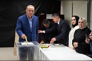 Liderler oylarını kullandı
