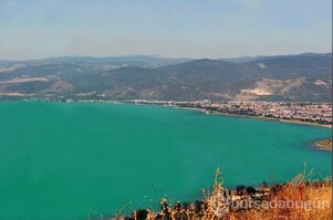 İznik Gölü'nün rengi turkuaza döndü