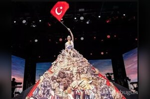 Simge Sağın'ın 30 Ağustos kombini gündem oldu