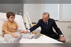 Cumhurbaşkanı Erdoğan, İzmir Şehir Hastanesi'nde çocukları ziyaret etti 