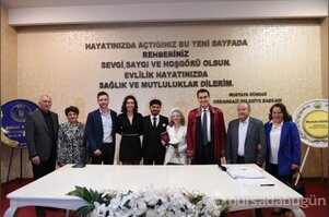 Bursa'da Dünya evine giren çifte Dündar'dan sürpriz