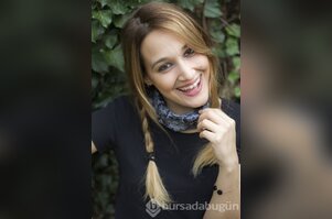 Şaşırtan benzerlik: Lily Gladstone'u gören Gupse Özay sandı
