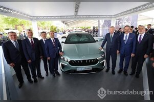 Togg'un sedan modelinin içinden ilk görüntü: Erdoğan direksiyona geçti
