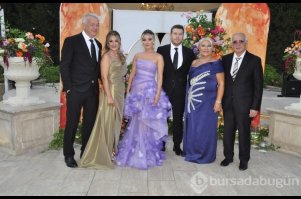 Berre Özkan ve Orkun Cantürk evliliğe ilk adımı attı!