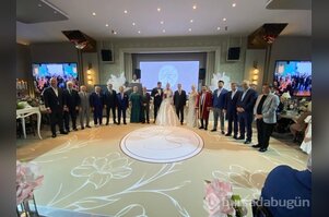 Bursa'da görkemli nik&acirc;h töreni! İş, Siyaset ve Spor dünyasının önemli isimleri bu düğünde buluştu