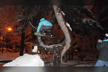 SNOWBOARDÇULARIN CADDE ŞOVU