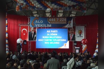 AK PARTİLİ ADAYLAR SAHAYA İNİYOR