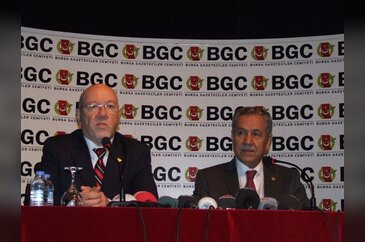 ARINÇ GAZETECİLERLE BULUŞTU