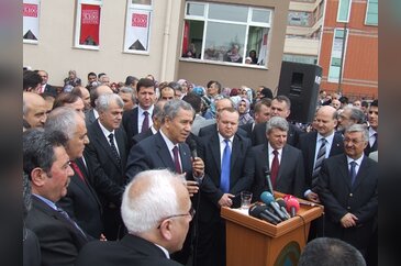 BAKAN ARINÇ OKUL AÇTI