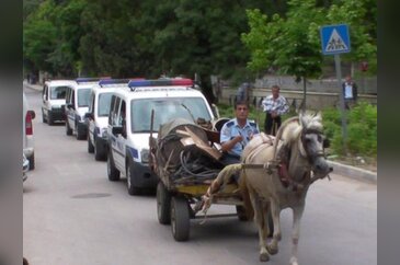 Polis at arabası kullanırsa