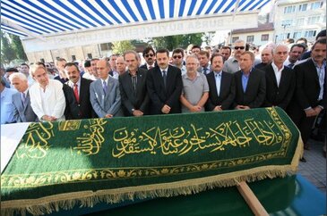 Başkan Altepe'nin babasını binlerce kişi uğurladı