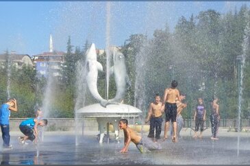 Çocukların kestane havuzu keyfi