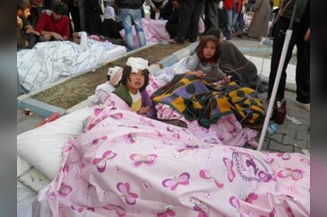 Deprem bölgesinden ilk fotoğraflar