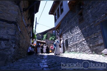 İşkenceyle başlayıp mutlu biten tarihe yolculuk