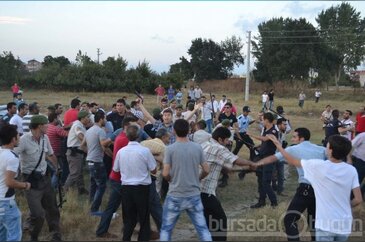 Sevdiği kızı böyle rehin aldı
