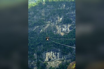 Hayatları ipe bağlı