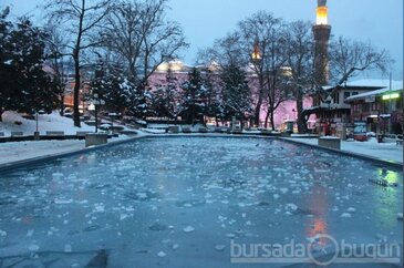 Bursa'da havuzlar buz tuttu