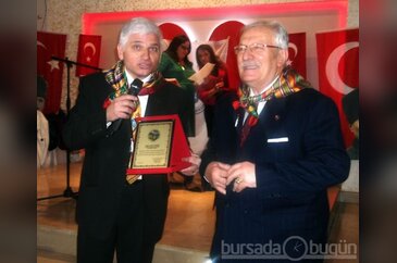 Boza içip çiftetelli oynadılar