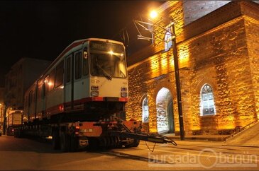 Nostaljiik tramvayın yeni vagonları raylarda