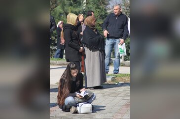 Öğrenciler sınıfta, aileleri dışarıda ter döktü