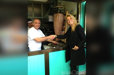 Ünlülerin Bursa'da kebap keyfi