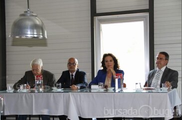 Hülya Koçyiğit işçilere süreci anlattı 