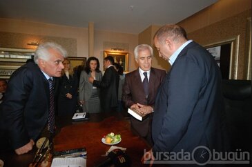 Tekin'den Nilüfer'e övgü