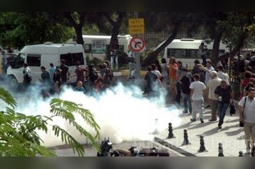 Taksim'de Gezi Parkı'na polis müdahalesi