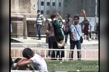 Taksim'de Ülkücü gruba polis müdahalesi