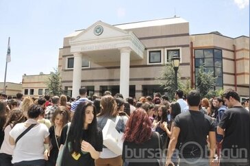 Üniversite öğrencileri sınavların ertelemesini istedi